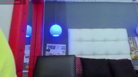 Snapshot of yiyo10_ chatting on 10/10/25, 03:38 Yiyo online show from 10/10/25, 03:38