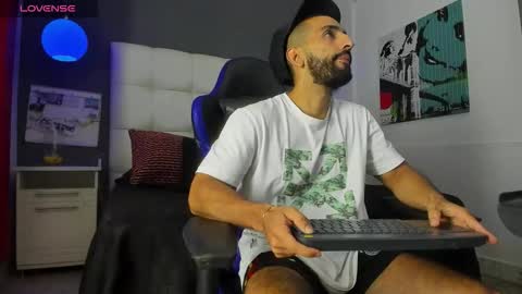 Snapshot of yiyo10_ chatting on 10/12/25, 10:53 Yiyo online show from 10/12/25, 10:53