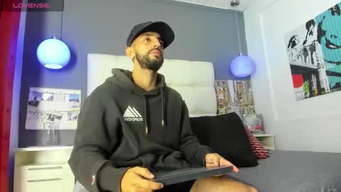 Snapshot of yiyo10_ chatting on 10/15/25, 11:38 Yiyo online show from 10/15/25, 11:38