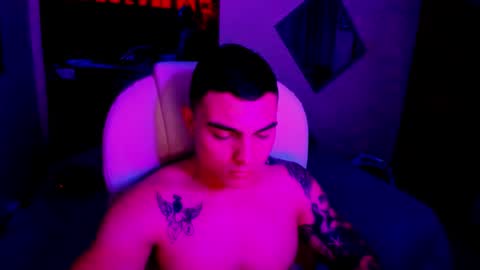 Snapshot of yker18 chatting on 11/10/25, 03:16 yker online show from 11/10/25, 03:16