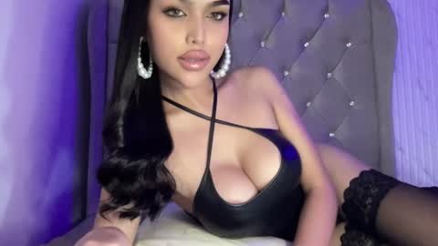 ylonagrae online show from 04/17/26, 06:11