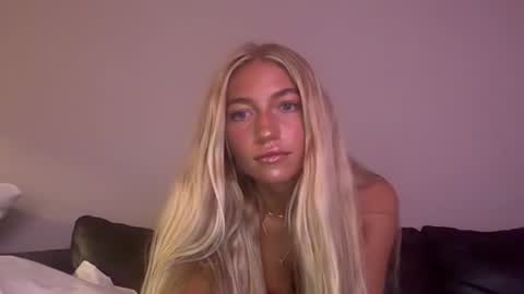 Snapshot of yo1obunny chatting on 07/31/26, 03:06 yo1obunny online show from 07/31/26, 03:06
