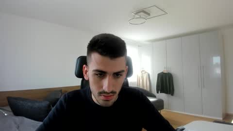 Snapshot of yoda130305 chatting on 10/31/25, 01:45 yoda130305 online show from 10/31/25, 01:45