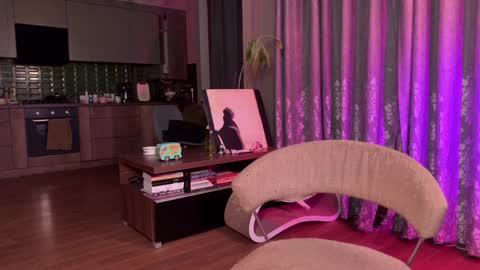 Snapshot of yoga_pizza_420 chatting on 12/11/24, 04:28 Max online show from 12/11/24, 04:28