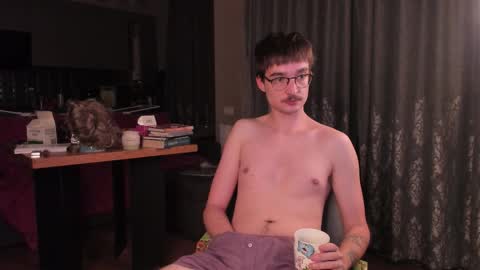 Snapshot of yoga_pizza_420 chatting on 01/07/26, 04:04 Max online show from 01/07/26, 04:04