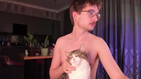 Snapshot of yoga_pizza_420 chatting on 02/28/26, 04:35 Max online show from 02/28/26, 04:35