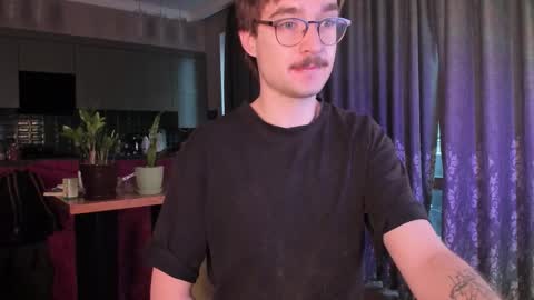 Snapshot of yoga_pizza_420 chatting on 03/06/26, 04:42 Max online show from 03/06/26, 04:42