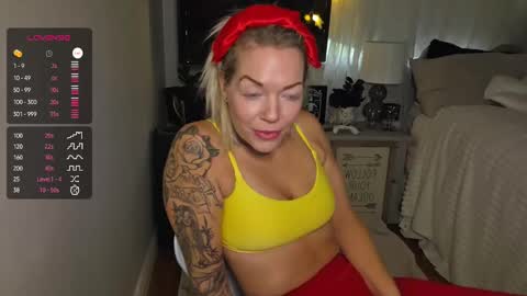 Snapshot of yogimilflover chatting on 10/30/25, 05:13 Yogiblondebangme online show from 10/30/25, 05:13