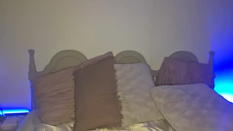 Snapshot of yogimilflover chatting on 04/10/26, 11:09 Yogiblondebangme online show from 04/10/26, 11:09