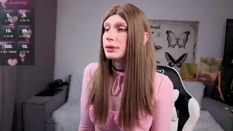 Snapshot of yoi_mika chatting on 11/10/25, 12:42 Mikaella - Mika online show from 11/10/25, 12:42