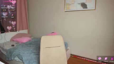 Snapshot of yoi_mika chatting on 11/18/25, 01:11 Mikaella - Mika online show from 11/18/25, 01:11