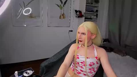 Snapshot of yoi_mika chatting on 12/01/25, 08:58 Mikaella - Mika online show from 12/01/25, 08:58