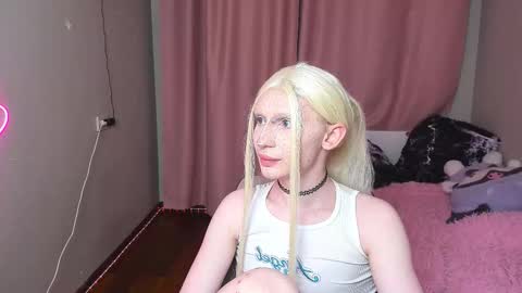 Snapshot of yoi_mika chatting on 12/02/25, 10:49 Mikaella - Mika online show from 12/02/25, 10:49