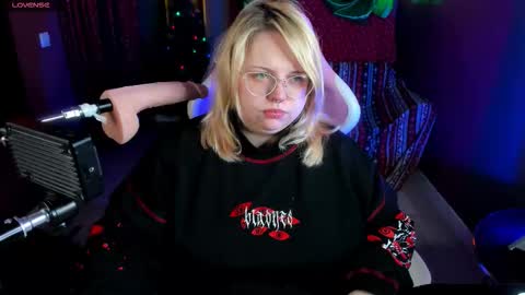 Yoki online show from 12/22/25, 06:21