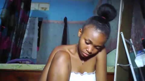 yolandrina05 online show from 11/28/25, 01:58