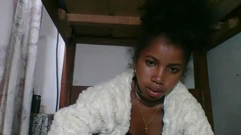 yolandrina05 online show from 02/04/26, 11:09