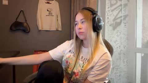 I am Rose ntmu Lets hit 10 Thumbs Up together online show from 11/04/25, 07:18