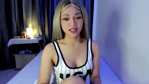 Snapshot of yonas_fucktoy chatting on 10/22/25, 08:41 yona online show from 10/22/25, 08:41