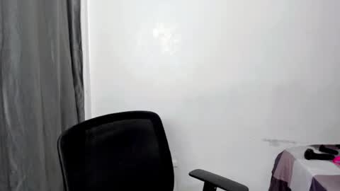 Snapshot of yonas_fucktoy chatting on 07/18/26, 02:05 yona online show from 07/18/26, 02:05