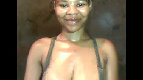 Snapshot of yoncexx25 chatting on 12/28/24, 08:37 amazingkellyxx online show from 12/28/24, 08:37