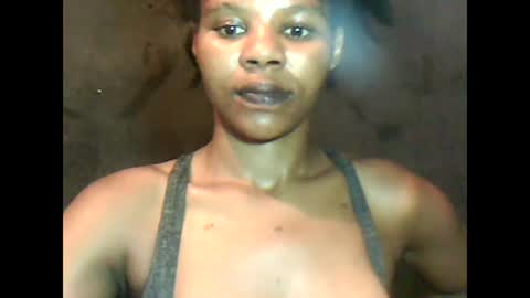 Snapshot of yoncexx25 chatting on 01/01/25, 04:29 amazingkellyxx online show from 01/01/25, 04:29