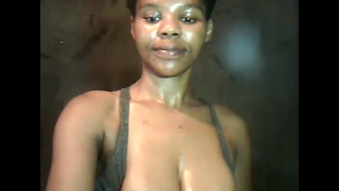 Snapshot of yoncexx25 chatting on 01/03/25, 10:52 amazingkellyxx online show from 01/03/25, 10:52