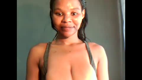 Snapshot of yoncexx25 chatting on 01/18/25, 09:56 amazingkellyxx online show from 01/18/25, 09:56