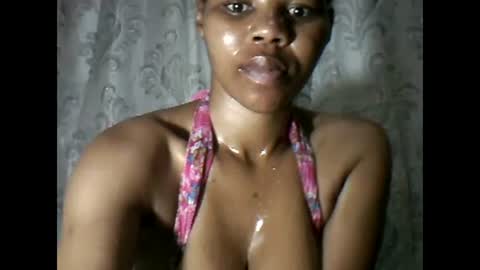 Snapshot of yoncexx25 chatting on 03/11/25, 01:37 amazingkellyxx online show from 03/11/25, 01:37