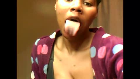 Snapshot of yoncexx25 chatting on 09/25/25, 09:29 amazingkellyxx online show from 09/25/25, 09:29