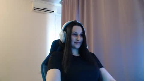 Snapshot of yongswab chatting on 04/17/26, 02:20 Sophie online show from 04/17/26, 02:20