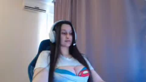Snapshot of yongswab chatting on 04/20/26, 02:09 Sophie online show from 04/20/26, 02:09
