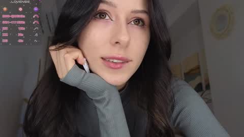 Snapshot of yononeey chatting on 12/25/24, 12:47  Wilma  online show from 12/25/24, 12:47