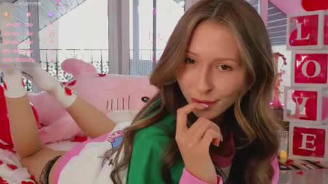 Snapshot of yononeey chatting on 02/14/25, 11:31  Wilma  online show from 02/14/25, 11:31