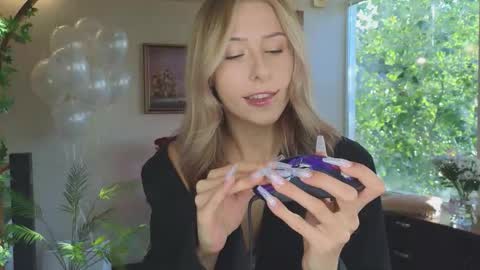 Snapshot of yononeey chatting on 10/07/25, 01:41  Wilma  online show from 10/07/25, 01:41