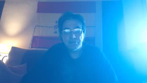 Snapshot of yosep44 chatting on 11/17/25, 08:31 yosep online show from 11/17/25, 08:31