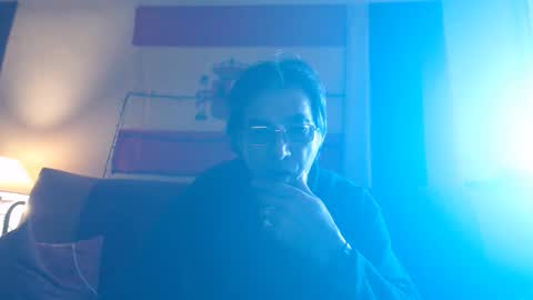 Snapshot of yosep44 chatting on 11/22/25, 11:31 yosep online show from 11/22/25, 11:31