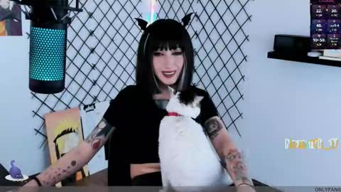 Snapshot of yoshino_san chatting on 11/22/25, 08:52 you can call me Andy or yoshi 3 online show from 11/22/25, 08:52