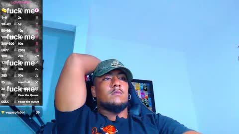 Snapshot of yosoy_enzo2020 chatting on 11/25/25, 04:23 Enzo online show from 11/25/25, 04:23