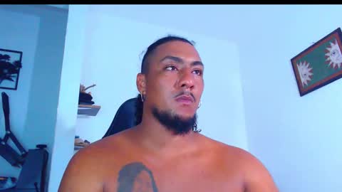 Snapshot of yosoy_enzo2020 chatting on 11/28/25, 02:58 Enzo online show from 11/28/25, 02:58