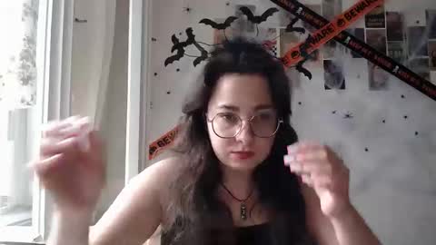 Snapshot of you_aurora chatting on 09/17/25, 10:28 Aurora online show from 09/17/25, 10:28