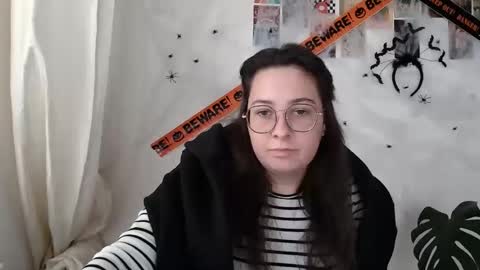 Snapshot of you_aurora chatting on 09/30/25, 02:11 Aurora online show from 09/30/25, 02:11