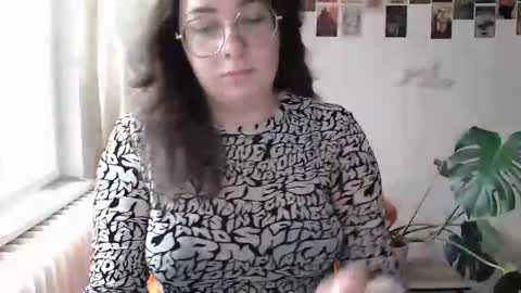 Snapshot of you_aurora chatting on 11/21/25, 10:47 Aurora online show from 11/21/25, 10:47