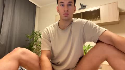 Snapshot of youcan__ chatting on 12/10/24, 06:06 youcan__ online show from 12/10/24, 06:06