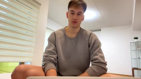 Snapshot of youcan__ chatting on 03/03/25, 02:15 youcan__ online show from 03/03/25, 02:15