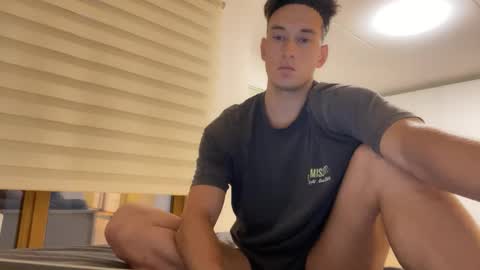 Snapshot of youcan__ chatting on 09/25/25, 04:54 youcan__ online show from 09/25/25, 04:54