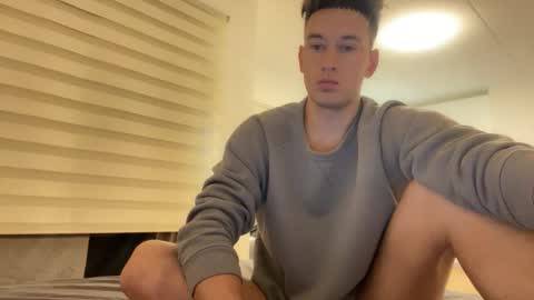 Snapshot of youcan__ chatting on 10/20/25, 11:32 youcan__ online show from 10/20/25, 11:32