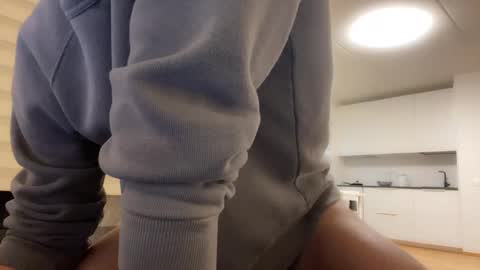 Snapshot of youcan__ chatting on 10/30/25, 01:45 youcan__ online show from 10/30/25, 01:45