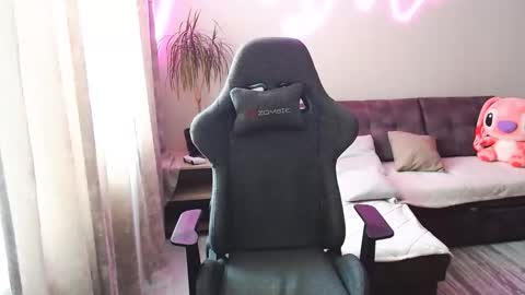 Snapshot of youdreamm chatting on 02/09/26, 06:50 Bella online show from 02/09/26, 06:50