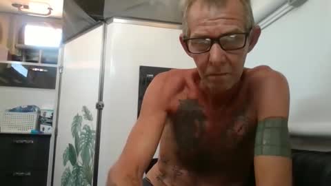 Snapshot of youknowyouwanna79 chatting on 11/01/25, 02:57 Travelling Kinky Couple online show from 11/01/25, 02:57