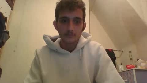 Snapshot of youndadd chatting on 10/18/25, 07:47 youndadd online show from 10/18/25, 07:47